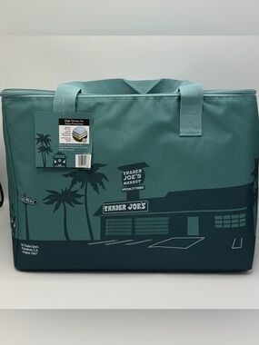 NEW Trader Joe’s Large Reusable Insulated Bag - Limited Edition